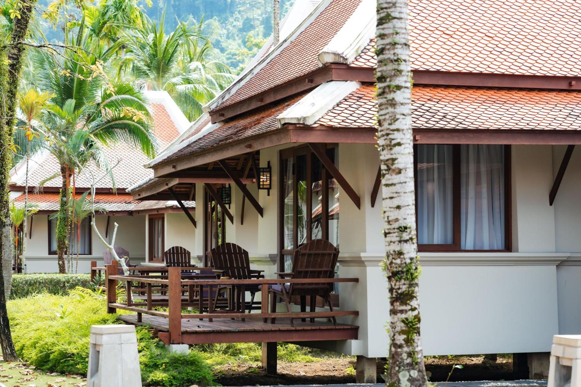 Resort Khaolak Laguna 4*